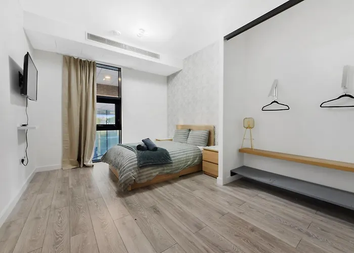 Riverside 2 Bedroom Stratford